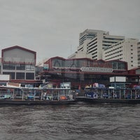 Photo taken at ท่าเรือวังหลัง (ศิริราช) Wang Lang (Siriraj) Pier N10 by Khae D. on 12/24/2023