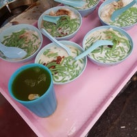 Photo taken at Penang Road Famous Teochew Chendul (Tan) by Kenji T. on 12/31/2017