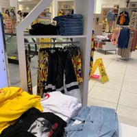Photo taken at Forever 21 by Taryna on 3/22/2019