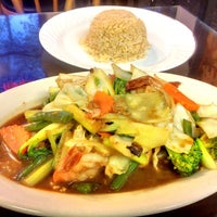 Das Foto wurde bei House of Thai Cuisine von Andrew A. am 4/21/2014 aufgenommen