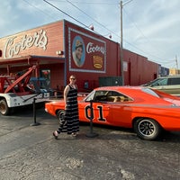 Foto diambil di Cooter&amp;#39;s Place Nashville oleh Stacy pada 9/28/2019