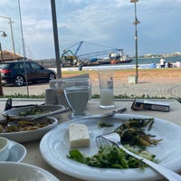 Снимок сделан в Ada Balık Restaurant пользователем Simay 9/13/2020