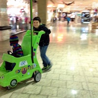 12/23/2014 tarihinde Stan S.ziyaretçi tarafından Mesa Mall'de çekilen fotoğraf