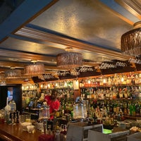 Foto diambil di ZELDA BAR - Absinthe &amp;amp; Oysters &amp;amp; Cocktails oleh Eugene S. pada 8/13/2021