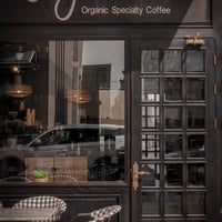 Foto diambil di Organico Speciality Coffee oleh 7sin Bin A. pada 3/31/2019