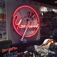 Photo taken at Yankees Clubhouse Shop by Vania C. on 6/18/2017