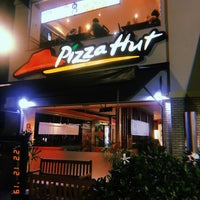Photo taken at Pizza Hut by Beatriz V. on 12/22/2019