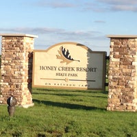 Foto tirada no(a) Honey Creek Resort por Tammy S. em 6/11/2013