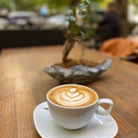 Foto tirada no(a) Chapter Coffee por Işıl D. em 11/8/2021
