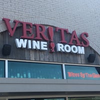 รูปภาพถ่ายที่ Veritas Wine Room โดย Timothy M. เมื่อ 8/6/2016