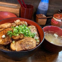 Photo taken at 丼ぶり屋 幸丼 by HARUKA M. on 11/10/2021