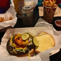 Photo prise au Beth&amp;#39;s Burger Bar par Eric S. le11/9/2017