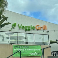 รูปภาพถ่ายที่ Veggie Grill โดย Eric S. เมื่อ 5/11/2021