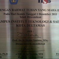 Foto diambil di Institut Teknologi dan Sains Bandung (ITSB) oleh RullyansyahTyo P. pada 6/15/2013