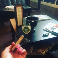 Foto tirada no(a) Long Ash Cigars por Long Ash Cigars em 8/23/2017