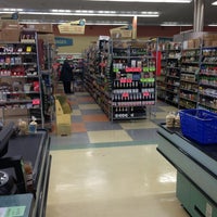 รูปภาพถ่ายที่ Encinal Market โดย Cal A. เมื่อ 12/30/2012