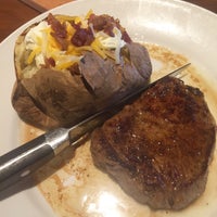 Photo taken at LongHorn Steakhouse by Alisha L. on 5/19/2016