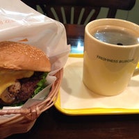 Photo taken at フレッシュネスバーガー 三軒茶屋店 by artizm on 10/20/2013