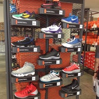Nike outlet premium outlet top