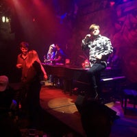 10/11/2016にMichelle Rose DombがLouie Louie&#39;s Dueling Piano Barで撮った写真