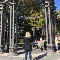 Foto diambil di Arlington Hall at Lee Park oleh Michelle Rose Domb pada 11/10/2018