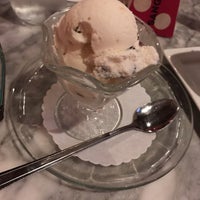 Das Foto wurde bei Swensen&amp;#39;s Grill &amp;amp; Ice Cream von Michelle Rose Domb am 11/21/2016 aufgenommen
