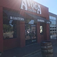 Foto tomada en Avoca Coffee Roasters  por Michelle Rose Domb el 10/7/2017