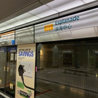 Photo taken at Esplanade MRT Station (CC3) by KylêAārön🇸🇬🌹 ك. on 3/17/2023
