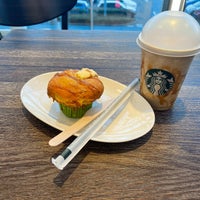 Photo taken at Starbucks by Eddy A. on 9/26/2022