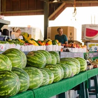 รูปภาพถ่ายที่ Fairview Farms Marketplace โดย Fairview Farms Marketplace เมื่อ 8/31/2017
