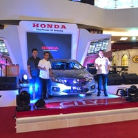 Photo taken at Honda Makassar Indah by Honda Makassar I. on 8/1/2017