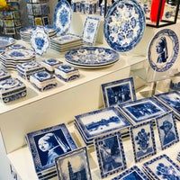 Photo taken at Royal Delft Experience by Kimberlie P. on 9/16/2019