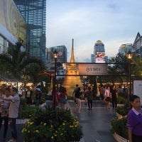 Photo taken at Bangkok Varee by Mikanchan on 7/28/2016