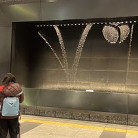 Photo taken at Hanshin Osaka-Umeda Station (HS01) by Victor C. on 3/26/2024