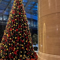 Foto diambil di Shanghai Marriott Hotel City Centre oleh Victor C. pada 12/24/2023