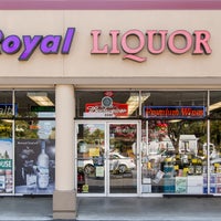 Foto tirada no(a) Royal Liquor por Royal Liquor em 8/24/2017