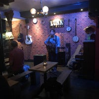 Снимок сделан в Luna The Home Of Live music пользователем Joshua W. 10/14/2017