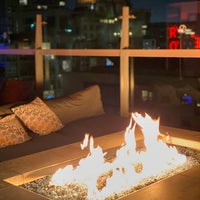 Photo prise au Level 9 Rooftop Bar &amp; Lounge par Ahmed B. le1/6/2020