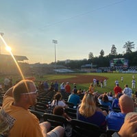 Foto diambil di Smokies Stadium oleh Patrick O. pada 9/11/2021