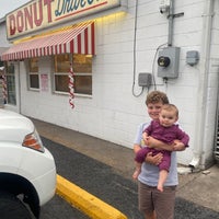 Photo taken at Donut Drive-In by Patrick O. on 9/2/2022
