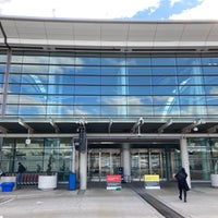 รูปภาพถ่ายที่ Terminal 1 โดย Maurizio M. เมื่อ 10/8/2022