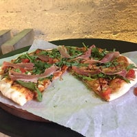 Foto tomada en Camorra Pizza e Birra  por Anna T. el 10/16/2017