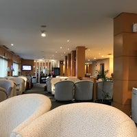 Photo taken at Esplanade Lounge by Q on 10/31/2017