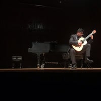 Foto diambil di Sala Carlos Chávez, Música UNAM oleh Alma V. pada 6/10/2019