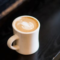 Das Foto wurde bei Coffee Times Coffee House von Coffee Times Coffee House am 9/15/2017 aufgenommen