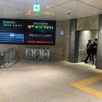 Photo taken at Marunouchi Underground North Exit by にーさんまるいち on 12/23/2022