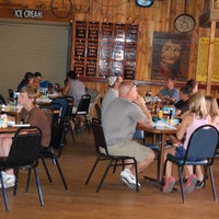 รูปภาพถ่ายที่ Buffalo Bodega Gaming Complex, Bar &amp;amp; Steakhouse โดย Buffalo Bodega Gaming Complex, Bar &amp;amp; Steakhouse เมื่อ 8/24/2013