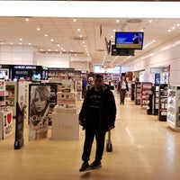 Photo taken at Hellenic Duty Free Shops by efthimis p. on 2/13/2018