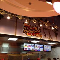 Снимок сделан в Hollywood Burger هوليوود برجر пользователем Bader M. 2/12/2013
