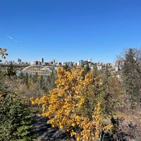 Foto tirada no(a) City of Edmonton por Lenka J. em 10/4/2021